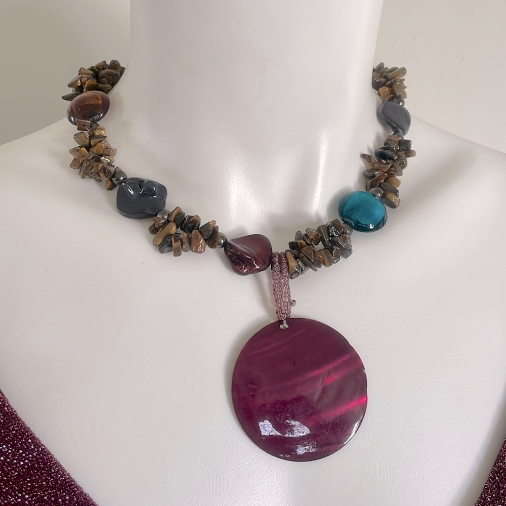 mother of pearl, cat’s eye and glass necklace